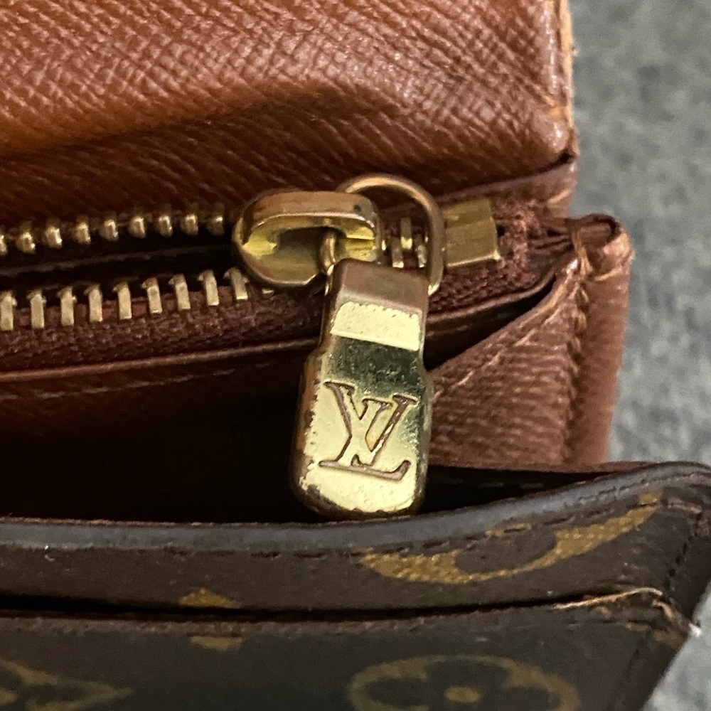 Louis Vuitton Monogram Sarah Wallet - Picture 3 of 13